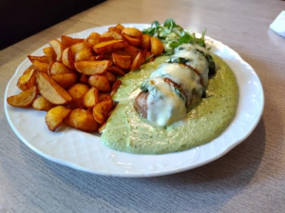 Fotka Panenka plnená so špenátom, mozzarelou v pesto omáčke