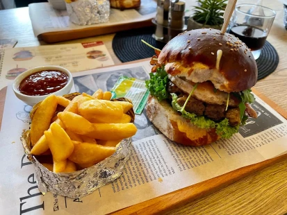 Fotografia jedla Hamburger a hranolčeky