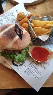Fotografia jedla Hamburger a hranolčeky