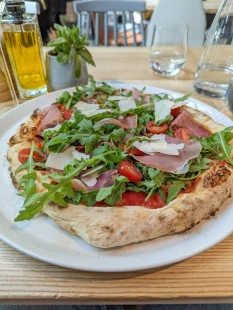 Fotka Pizza s prosciuttom