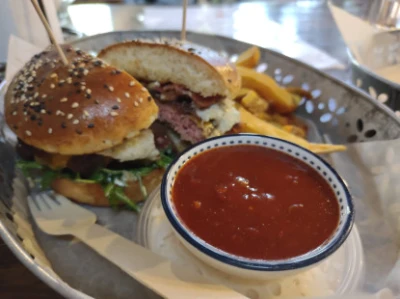 Fotka jedla Trojka Burger