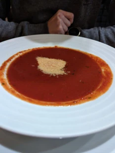 Fotka Paradajková polievka s parmezánom