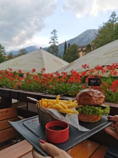 Fotografia jedla Hamburger a hranolčeky