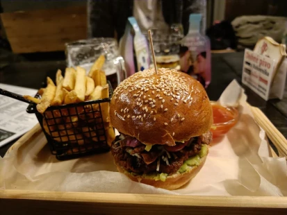 Fotografia jedla Hranolčeky a burger