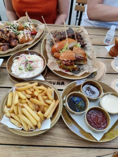 Fotografia jedla Hamburger a hranolčeky