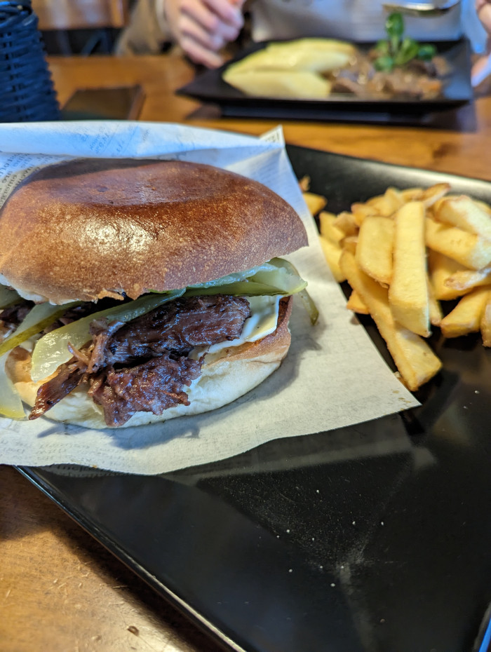 Fotka Burger s trhaným mäsom