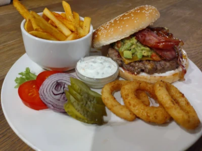 Fotka Burger s guacamole, slaninkou v javorom sirupe