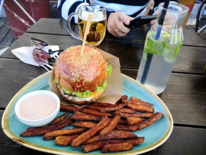 Fotografia jedla Hranolčeky a burger
