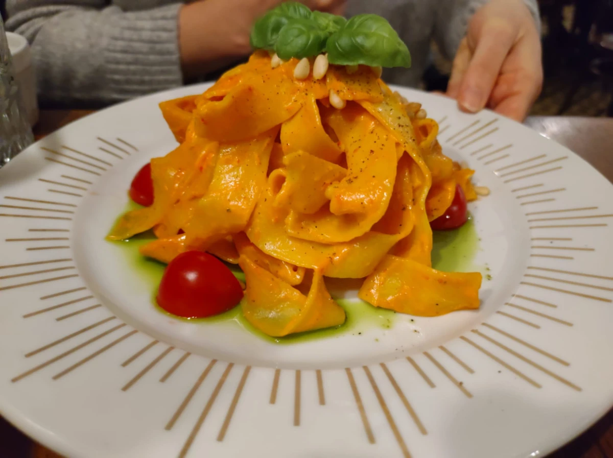 Fotka Pappardelle s červeným pestom