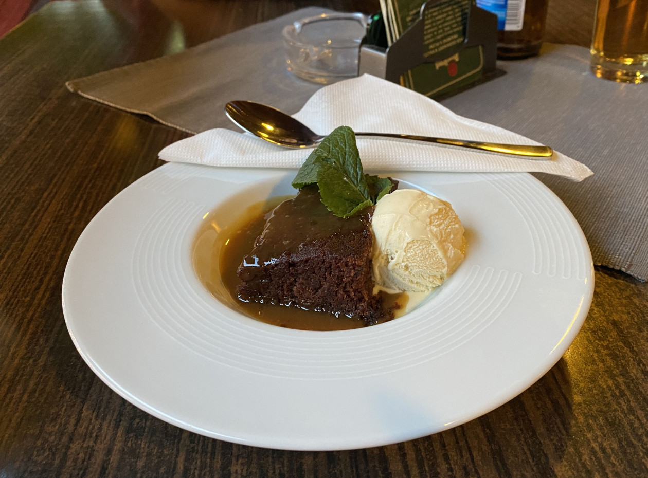 Fotka Datlovy kolac so slanym karamelom a zmrzlinou