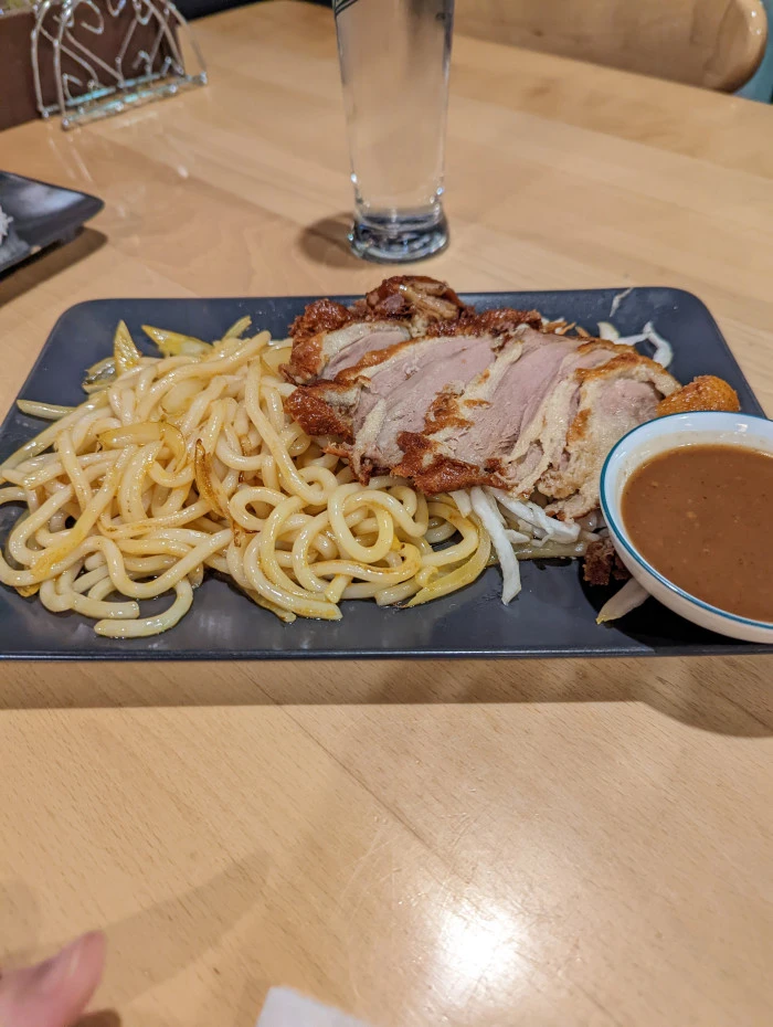 Fotka Udon pražené rezance s chrumkavou kačicou