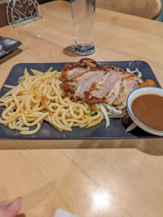 Fotografia jedla Udon pražené rezance s chrumkavou kačicou