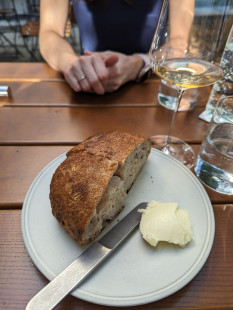 Fotografia jedla Chlieb s maslom zo zrejuceho syra
