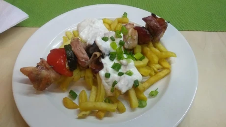 Fotka jedla Živanská a hranolčeky