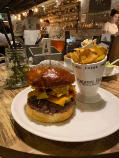 Fotografia jedla Hamburger a hranolčeky