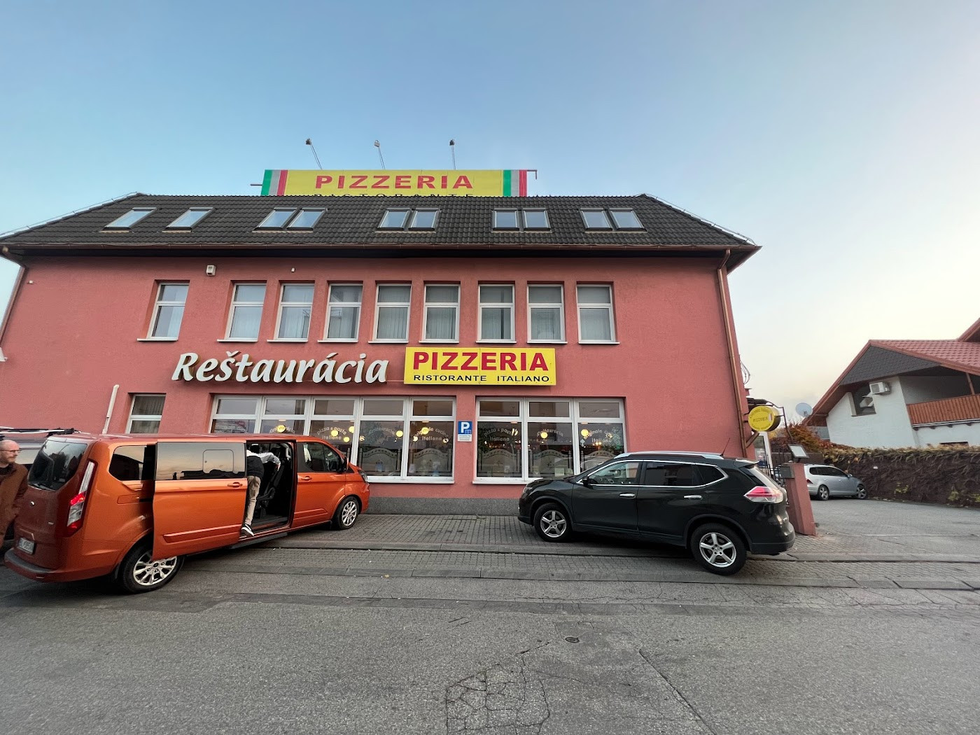 Foto reštaurácie
